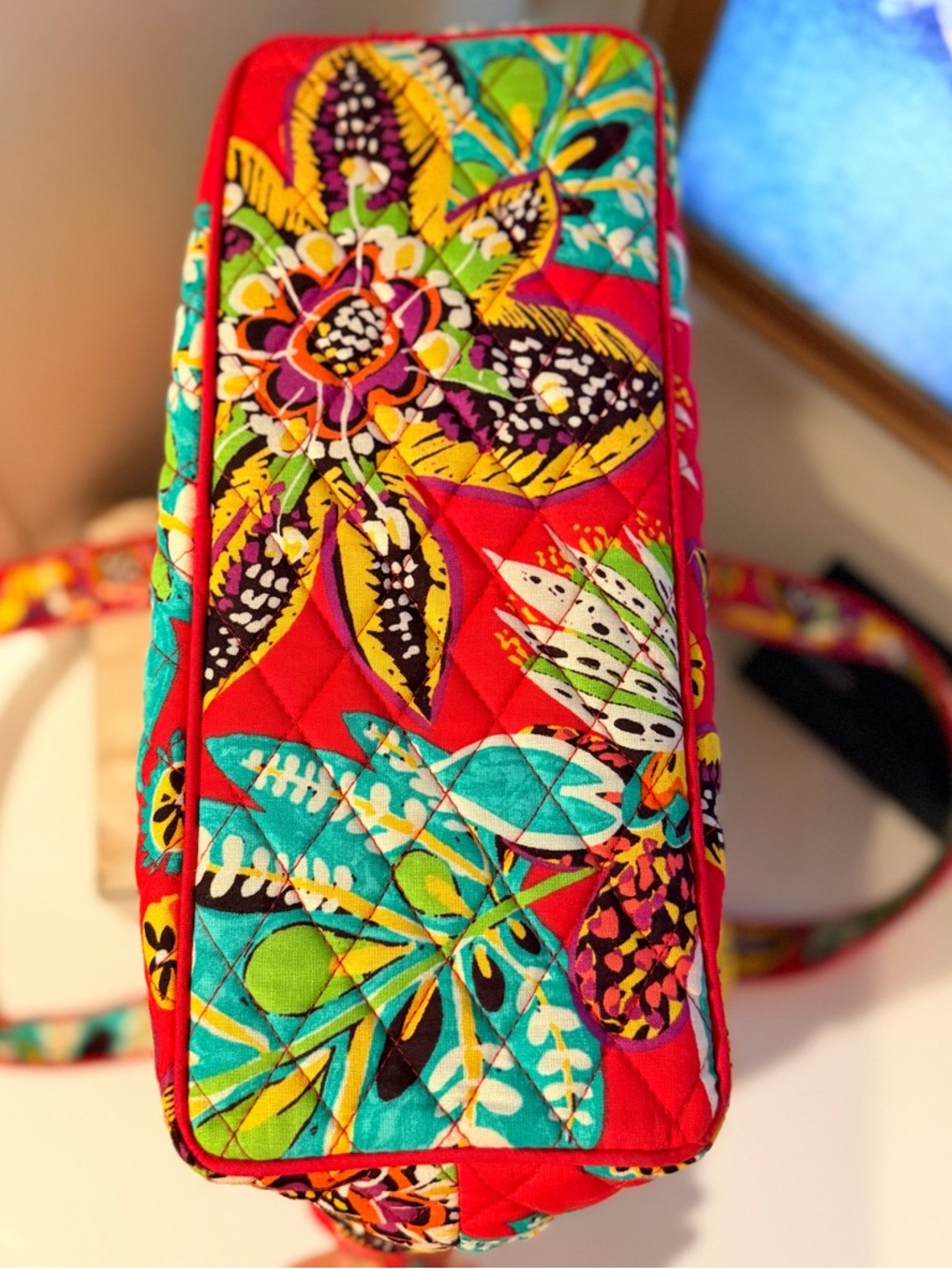Vera Bradley Small Hathaway Tote Bag in Red with Turquoise Yellow & Greens NWOT - Picture 3 of 12